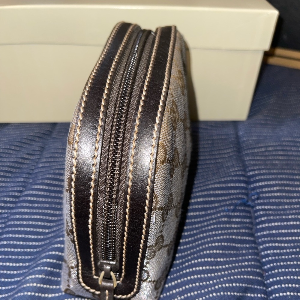 Gucci Metallic Gold and Silver Cosmetic Case - Picture 4 of 12